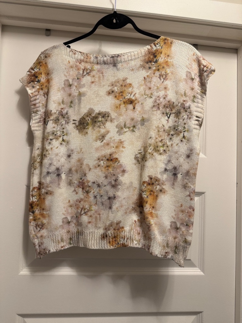 Loggia de Tessitori Soft Floral Knit Top in Cream and Mustard